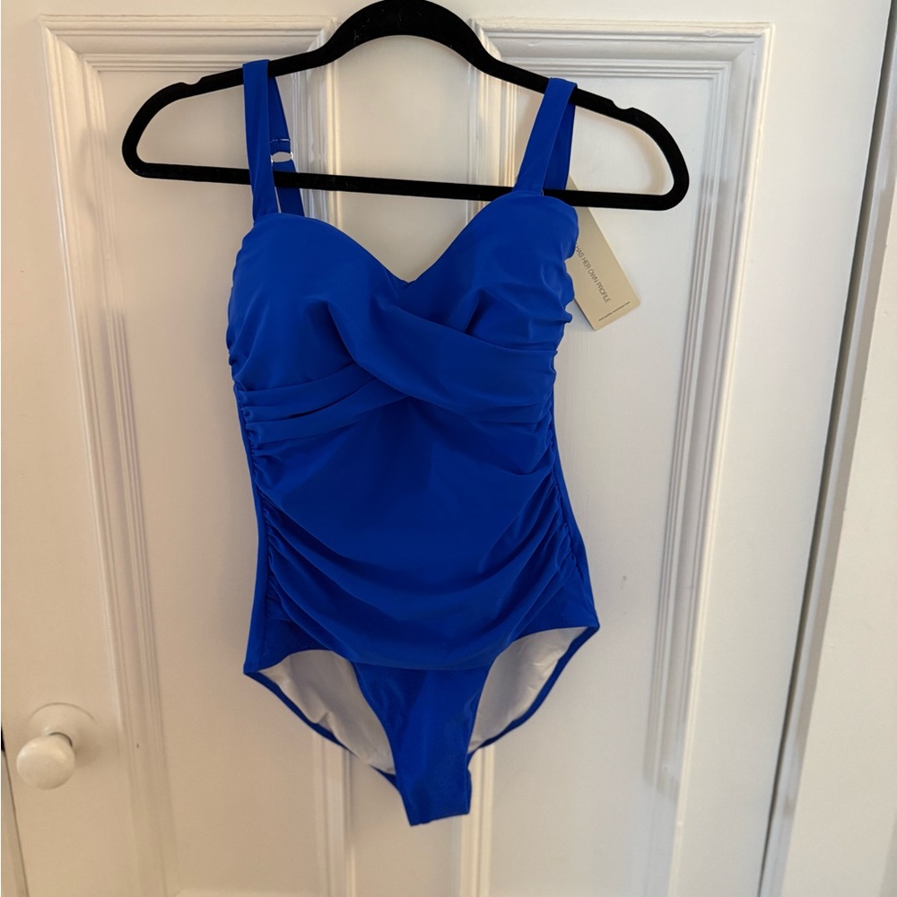 Gottex One-piece, shorted front, size 10D, NWT
